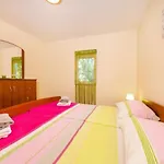 Elvir Apartman *