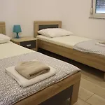 Elvir Apartman *