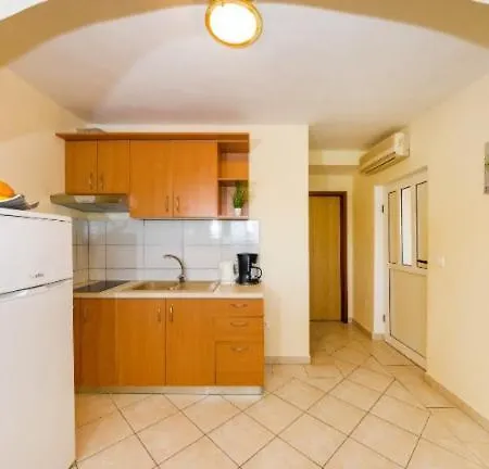 Apartment Elvir Vrsi