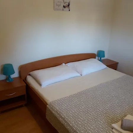 Apartment Elvir Vrsi